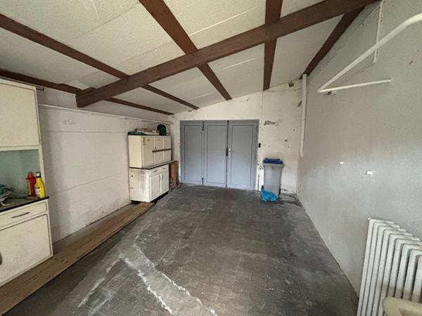 Maison en pierre - avec garage, cave et Terrain clos de mur