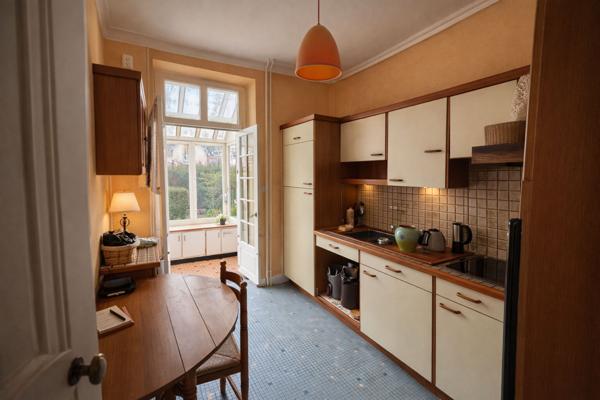 Maison en pierre - avec garage, cave et Terrain clos de mur