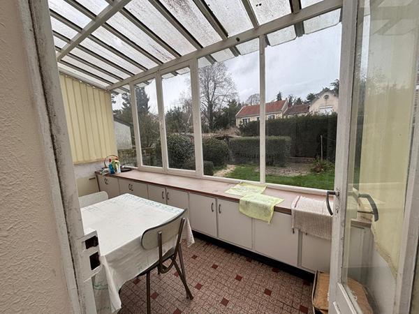 Maison en pierre - avec garage, cave et Terrain clos de mur