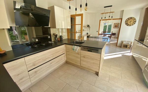 Maison à vendre    7 pièces • 208,13 m2 Francheville