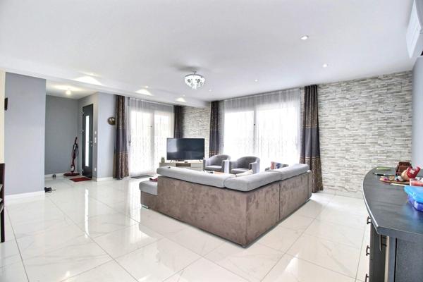 JOUÉ-LES-TOURS - 37300 - BELLE MAISON MODERNE - 5 CHAMBRES - CUISINE TOUTE EQUIPÉE ET AMENAGÉE - GARAGE - PARCELLE DE 590M2 - IDÉAL INVESTISSEURS