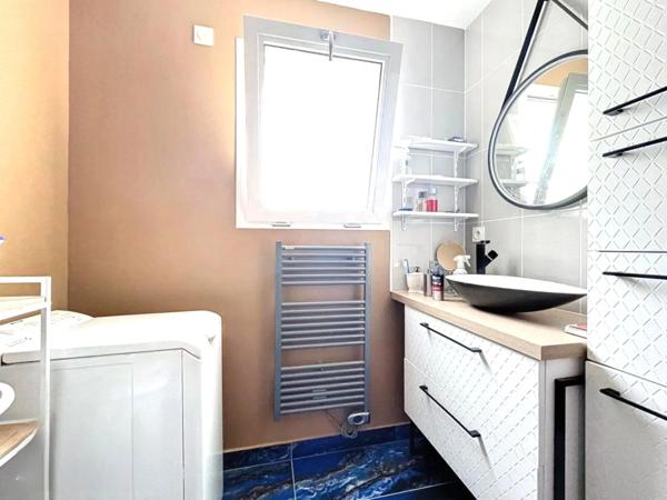 JOUÉ-LES-TOURS - 37300 - BELLE MAISON MODERNE - 5 CHAMBRES - CUISINE TOUTE EQUIPÉE ET AMENAGÉE - GARAGE - PARCELLE DE 590M2 - IDÉAL INVESTISSEURS