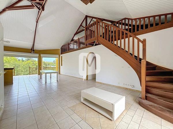 DPT GUYANE, à vendre MATOURY Maison T6 de 235 m2 avec piscine sur un terrain de 2000 m2