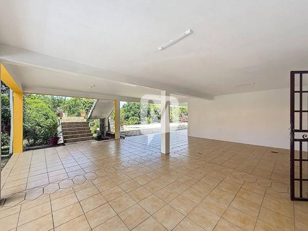 DPT GUYANE, à vendre MATOURY Maison T6 de 235 m2 avec piscine sur un terrain de 2000 m2