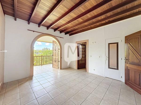 DPT GUYANE, à vendre MATOURY Maison T6 de 235 m2 avec piscine sur un terrain de 2000 m2