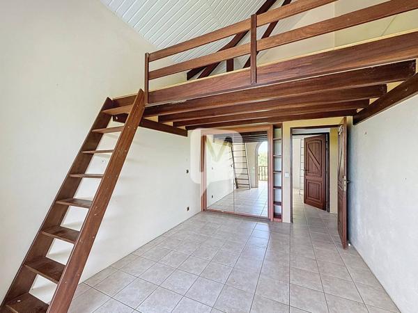DPT GUYANE, à vendre MATOURY Maison T6 de 235 m2 avec piscine sur un terrain de 2000 m2