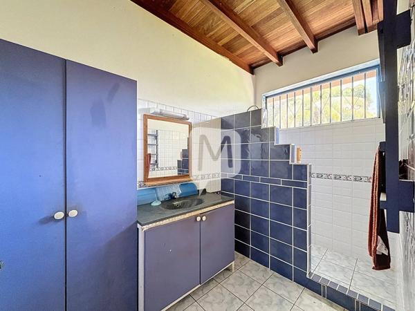 DPT GUYANE, à vendre MATOURY Maison T6 de 235 m2 avec piscine sur un terrain de 2000 m2