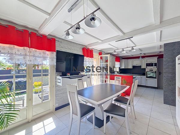 À vendre, Maison 4 chambres avec chambre et SDE au RDC