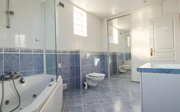 Maison à vendre    6 pièces •  Villecresnes