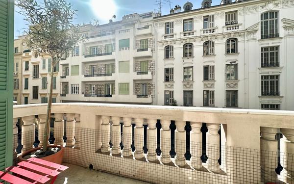 Appartement à vendre    3 pièces • 98 m2 Nice