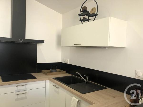 Maison à vendre  5 pièces - 178 m 2   ST JEAN D ANGELY  - 17