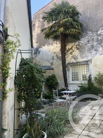 Maison à vendre  5 pièces - 178 m 2   ST JEAN D ANGELY  - 17