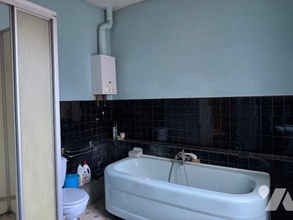 maison mitoyenne d'un coté, hyper centre ville, 3 chambres