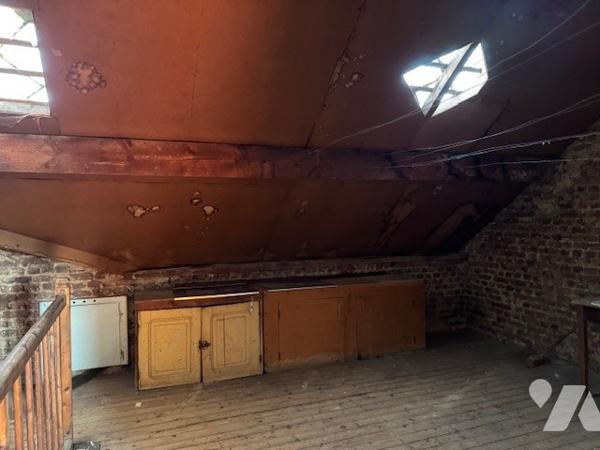 maison mitoyenne d'un coté, hyper centre ville, 3 chambres