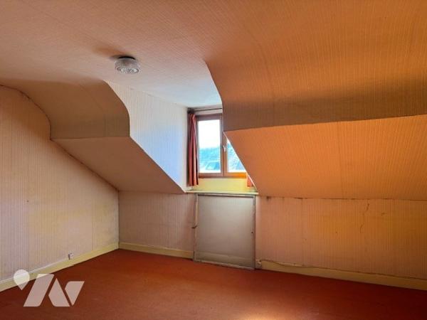 maison mitoyenne d'un coté, hyper centre ville, 3 chambres