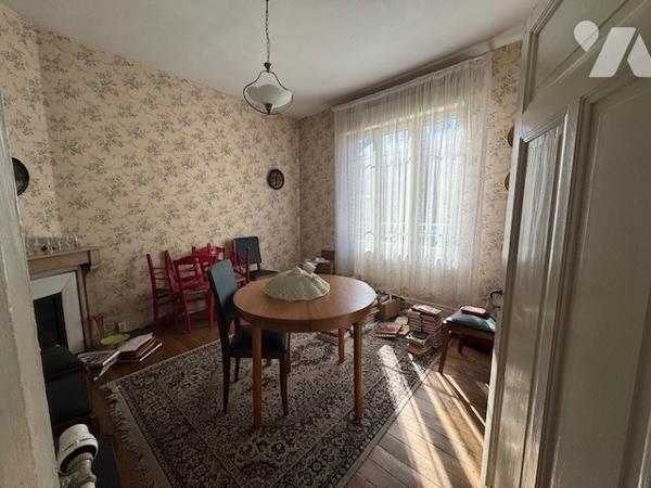 maison mitoyenne d'un coté, hyper centre ville, 3 chambres