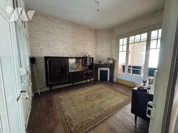 maison mitoyenne d'un coté, hyper centre ville, 3 chambres