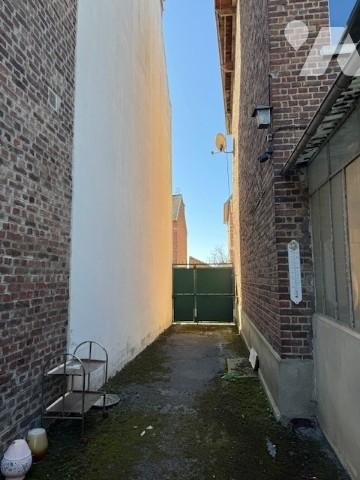 maison mitoyenne d'un coté, hyper centre ville, 3 chambres