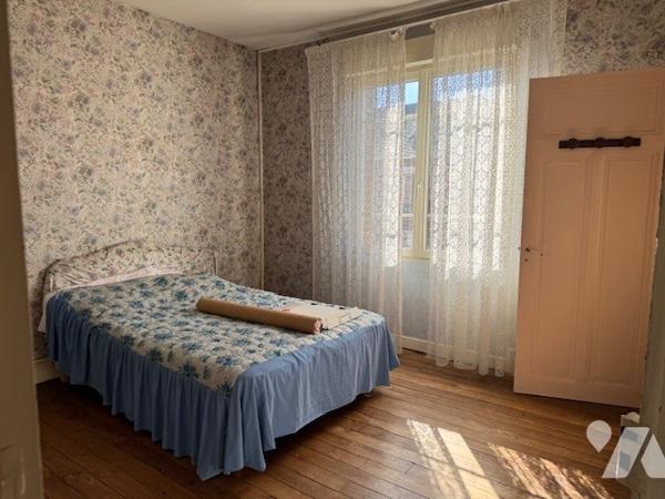 maison mitoyenne d'un coté, hyper centre ville, 3 chambres