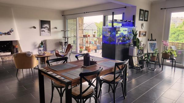 Appartement spacieux de 138m2 avec grande terrasse de 30m2 et double garage