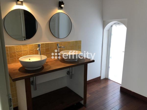 Maison
         5 pièces
        - 119 m² 460 000 € *