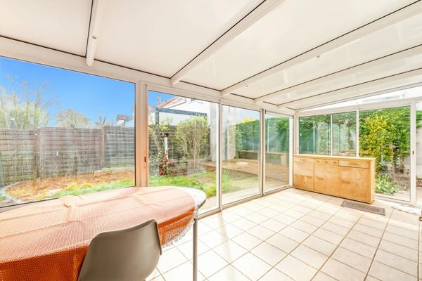 Maison PLAIN-PIED INDIVIDUELLE avec 3 chambres garage et terrain.