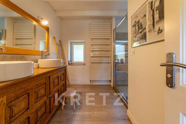 Mazet en pierre agrandi, 170 m², terrain 3 000 m², piscine, pool-house, calme absolu à 30km d'Uzès.