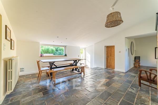 Mazet en pierre agrandi, 170 m², terrain 3 000 m², piscine, pool-house, calme absolu à 30km d'Uzès.