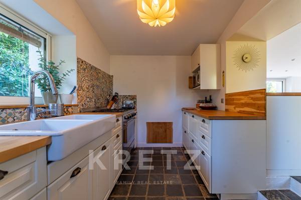 Mazet en pierre agrandi, 170 m², terrain 3 000 m², piscine, pool-house, calme absolu à 30km d'Uzès.