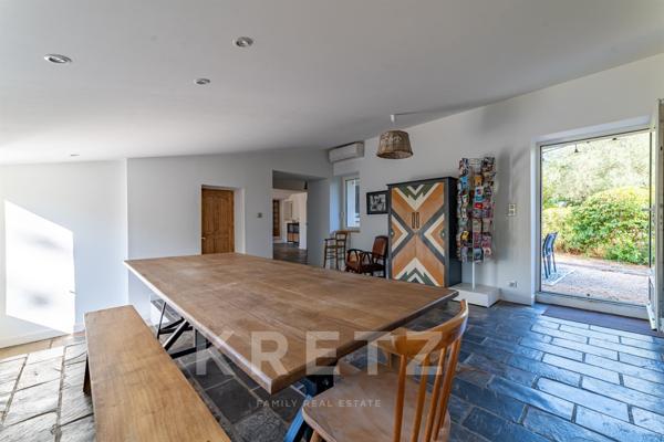 Mazet en pierre agrandi, 170 m², terrain 3 000 m², piscine, pool-house, calme absolu à 30km d'Uzès.