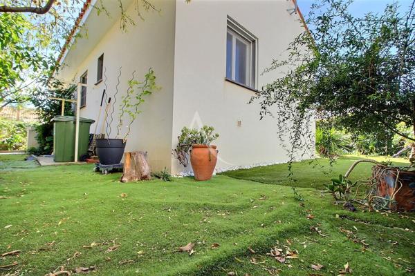 VILLA DE PLAIN-PIED RÉCENTE F4 DE 84 M² + GARGE SUR TERRAIN 3 FACES