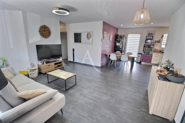 VILLA DE PLAIN-PIED RÉCENTE F4 DE 84 M² + GARGE SUR TERRAIN 3 FACES