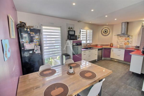 VILLA DE PLAIN-PIED RÉCENTE F4 DE 84 M² + GARGE SUR TERRAIN 3 FACES