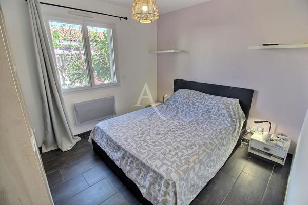 VILLA DE PLAIN-PIED RÉCENTE F4 DE 84 M² + GARGE SUR TERRAIN 3 FACES