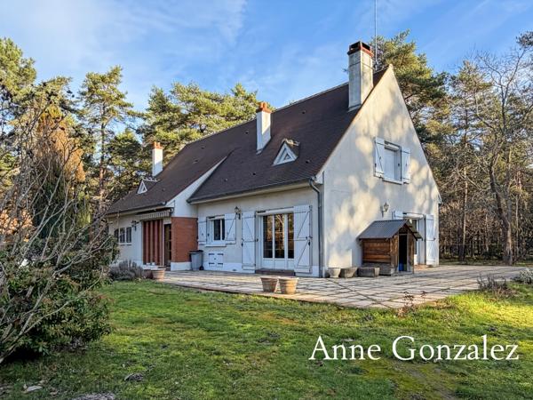 VIENNE EN VAL, à trente minutes d'ORLEANS aux portes de l'Orée de Sologne Propriété à vendre avec 24 hectares boisés et son étang de 5000 m2