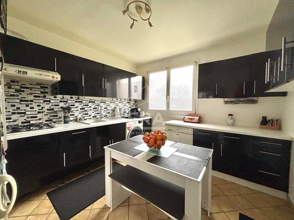 Grand appartement sur Pontault 4 Pièces,  3 Chambres 72m² avec parking et cave.