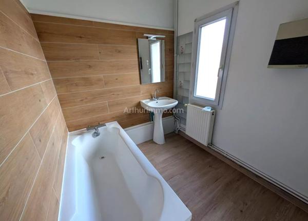 Location Appartement 3 pièces 76 m2 à Coutras