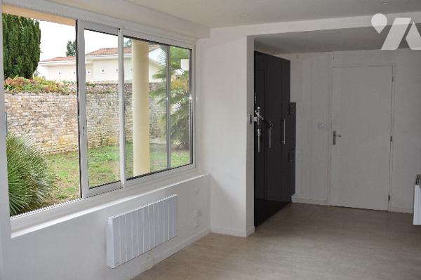 MAISON MANSLE PROCHE DES COMMERCES 205 M2 + ANNEXE 43M2