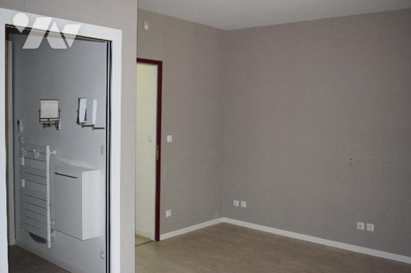 MAISON MANSLE PROCHE DES COMMERCES 205 M2 + ANNEXE 43M2