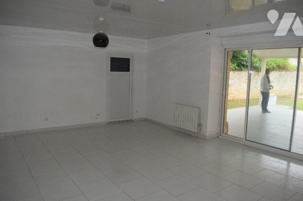 MAISON MANSLE PROCHE DES COMMERCES 205 M2 + ANNEXE 43M2