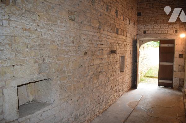 MAISON MANSLE PROCHE DES COMMERCES 205 M2 + ANNEXE 43M2