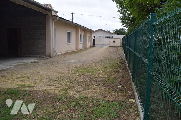 MAISON MANSLE PROCHE DES COMMERCES 205 M2 + ANNEXE 43M2