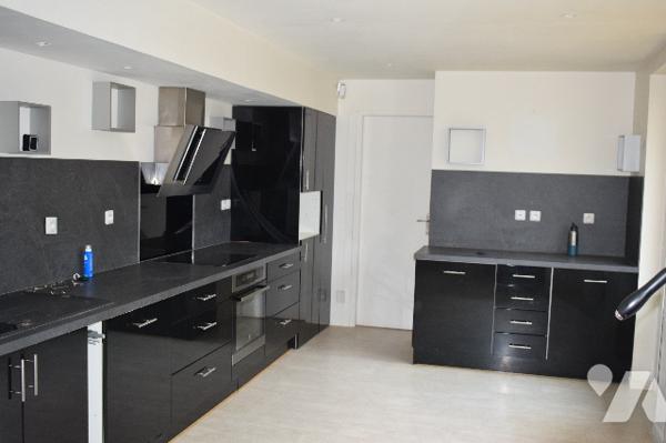 MAISON MANSLE PROCHE DES COMMERCES 205 M2 + ANNEXE 43M2