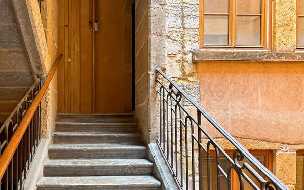 Appartement à vendre    2 pièces • 41,51 m2 Lyon 1