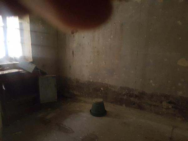 Yenne (73170) YENNE BATIMENT EN 2 APPARTEMENTS AVEC COMBLE ET UN MUR COMMERCIAL AVEC CHACUN UNE COUR ET UNE CAVE