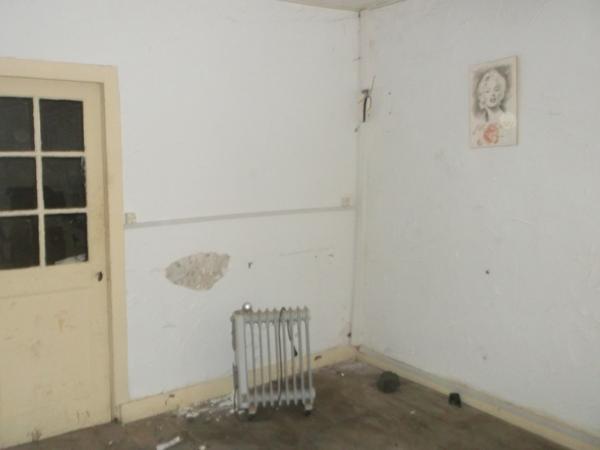 Yenne (73170) YENNE BATIMENT EN 2 APPARTEMENTS AVEC COMBLE ET UN MUR COMMERCIAL AVEC CHACUN UNE COUR ET UNE CAVE