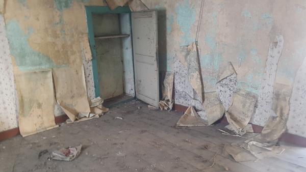 Yenne (73170) YENNE BATIMENT EN 2 APPARTEMENTS AVEC COMBLE ET UN MUR COMMERCIAL AVEC CHACUN UNE COUR ET UNE CAVE