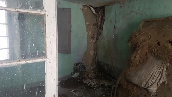 Yenne (73170) YENNE BATIMENT EN 2 APPARTEMENTS AVEC COMBLE ET UN MUR COMMERCIAL AVEC CHACUN UNE COUR ET UNE CAVE