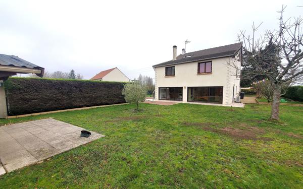 Maison à vendre    5 pièces • 150 m2 Crécy-la-Chapelle