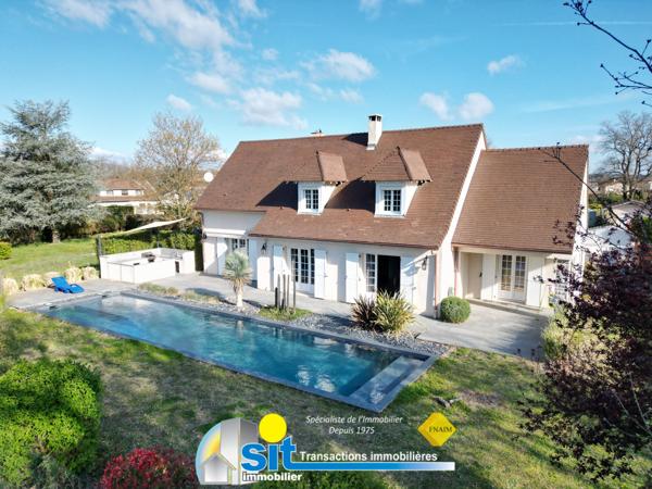 Villa 212 m² sur les hauteurs de Roussillon – Calme absolu – Piscine – Terrain 1 616 m²